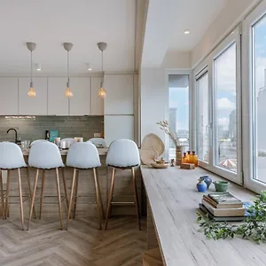 https://juan-modern-2-bedroom-apartment-in-ostend.hotelsghent.com
